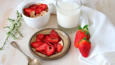 Chips di fragole essiccate