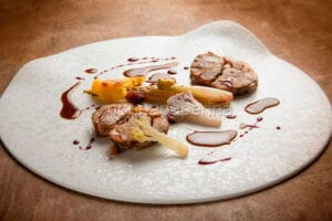 Stinco di maiale al miele: un piatto gourmet per le feste Stinco di maiale al miele: un piatto gourmet per le feste