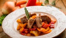 Lingua di vitello arrosto con verdure: antichi sapori