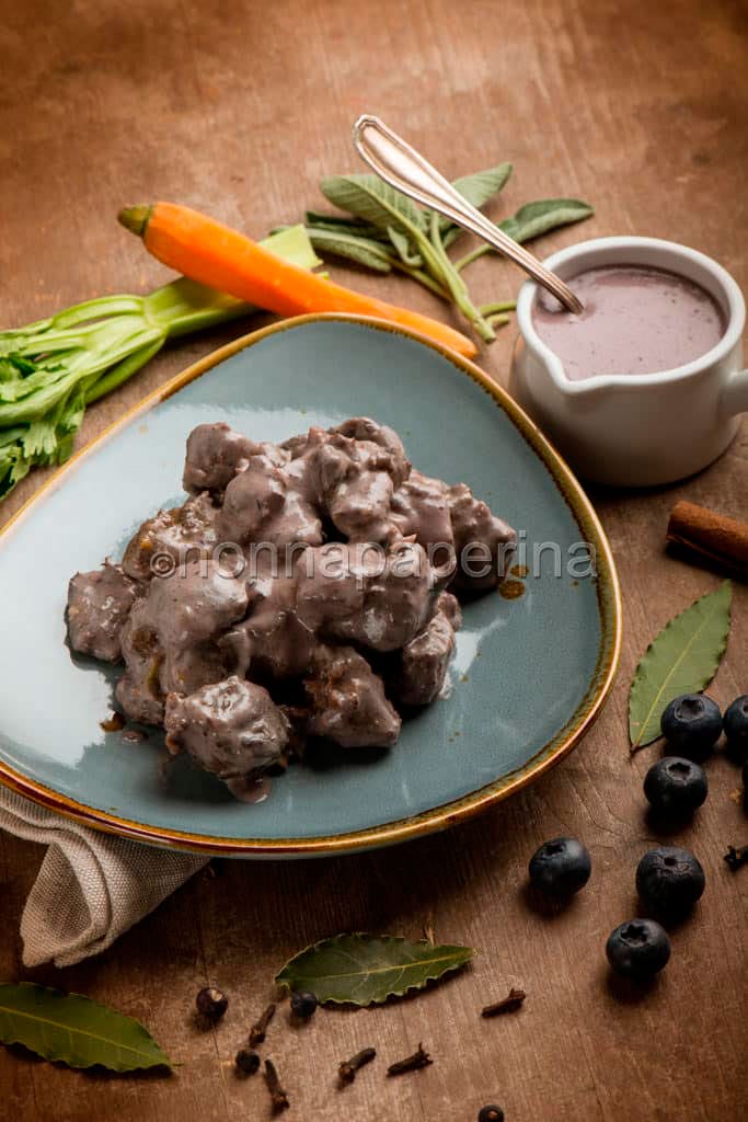 Capriolo in salsa di mirtilli Capriolo in salsa di mirtilli