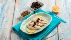 Filetti di triglia marinati con capperi ed olive