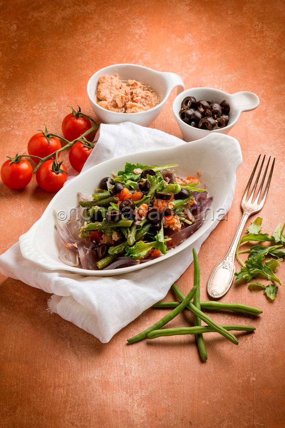 Insalata di tonno con cipolla lessata e fagiolini