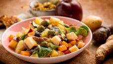 Insalata di sgombro con patate e mele: una delizia Insalata di sgombro con patate e mele: una delizia