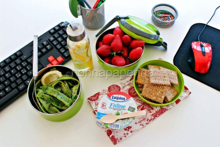 Lunch box perfetto con fagiolini e fiocchi di latte Lunch box perfetto con fagiolini