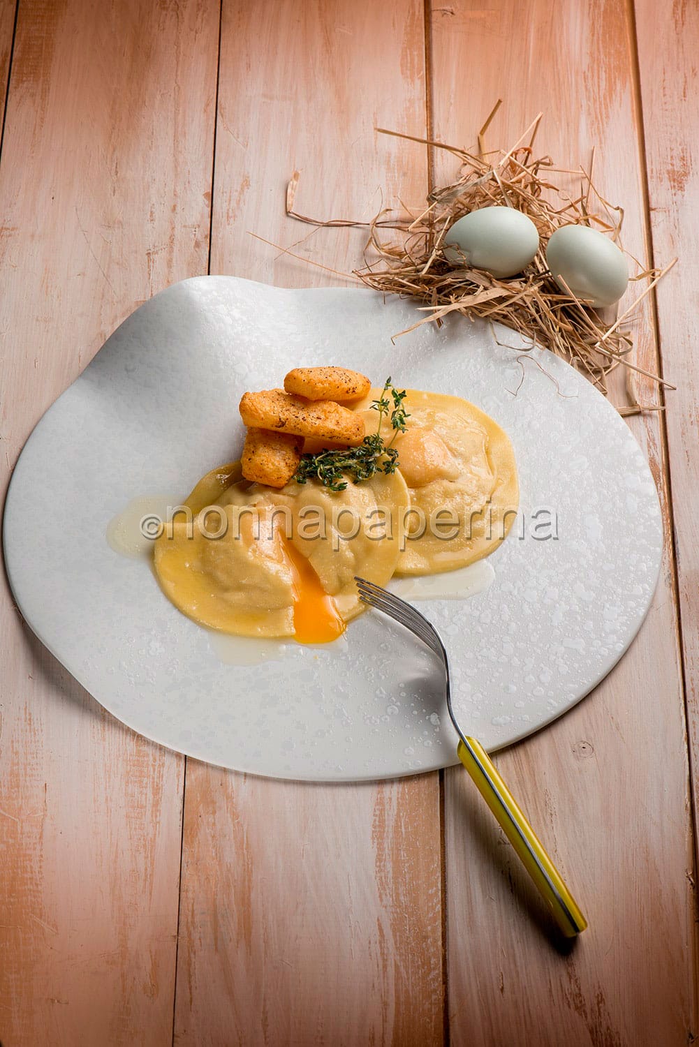 raviolo con ripieno di ricotta raviolo con ripieno di ricotta