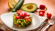Profumi d’estate con la tartare di verdure ed avocado Profumi d’estate con la tartare di verdure ed avocado