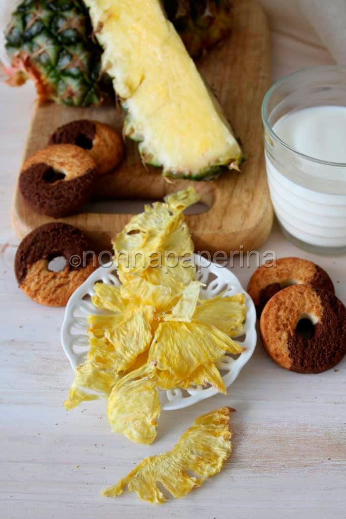chips di ananas essiccate