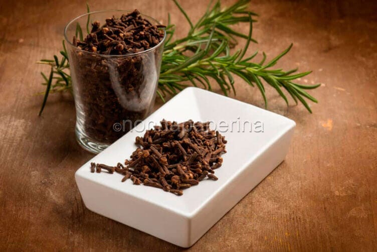 Chiodi di garofano : dalla pianta alle nostre tavole… Chiodi di garofano