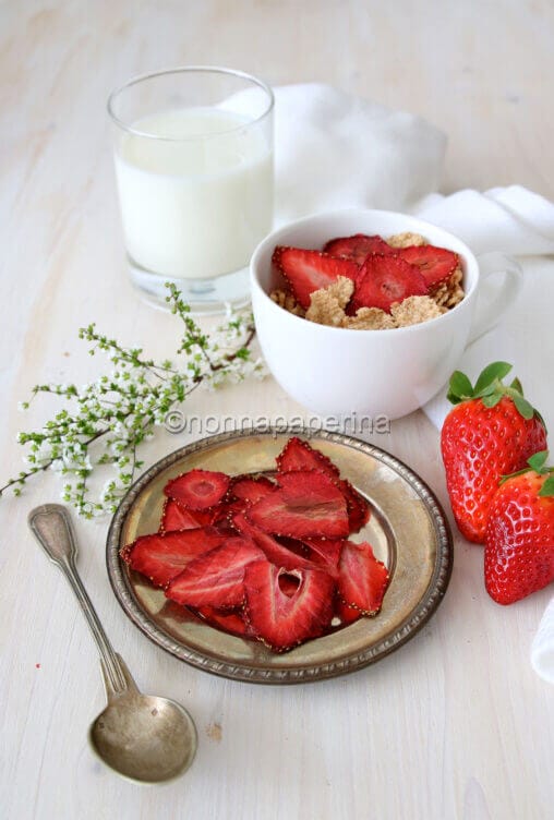 Chips di fragole essiccate