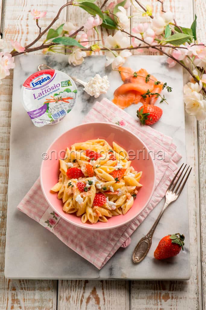 Pasta al salmone con fiocchi di latte Pasta al salmone con fiocchi di latte