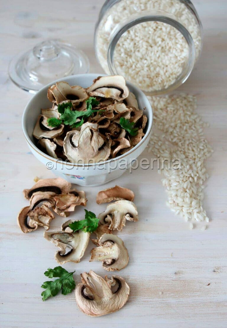 L’essenziale in cucina i funghi essiccati e non solo per il risotto