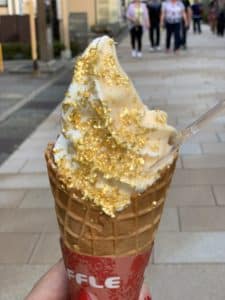gelato con la foglia d'oro