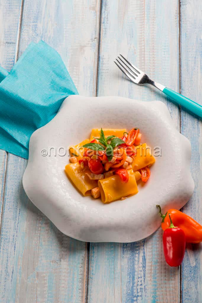 Paccheri di mais e riso con salmone Paccheri di mais e riso con salmone