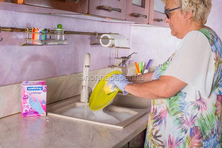 Detersivi per piatti : proteggersi in caso di allergia detersivi per piatti