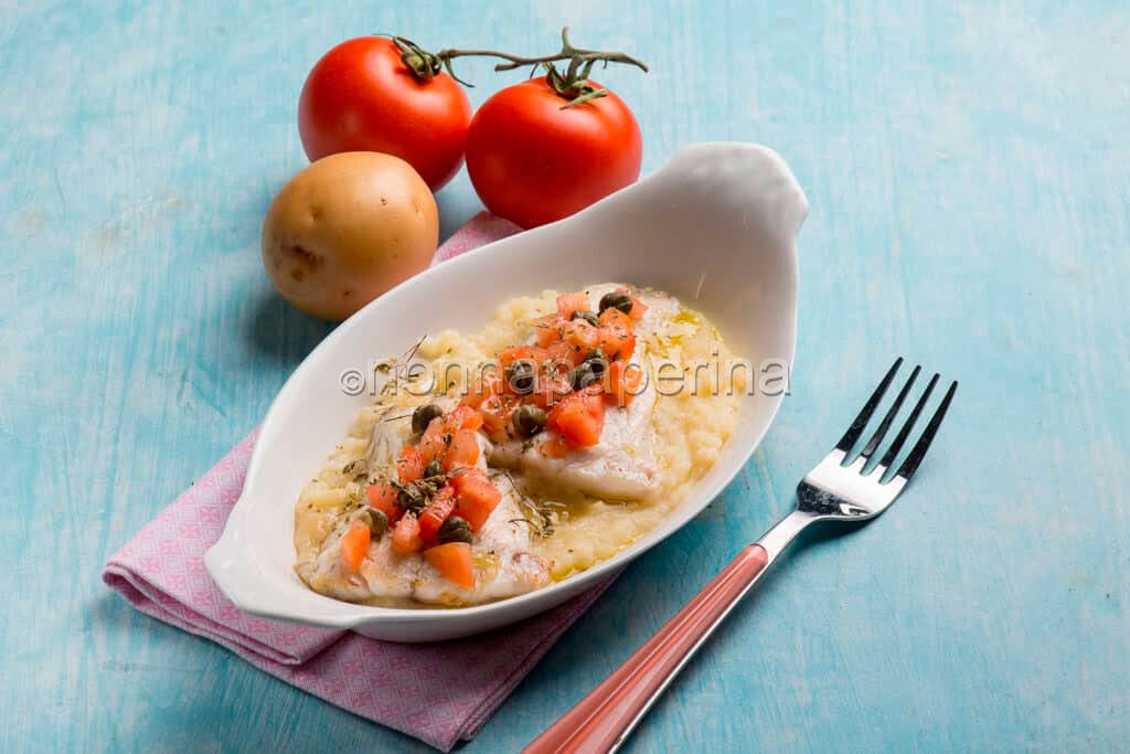 filetti di branzino al pomodoro su crema di patate