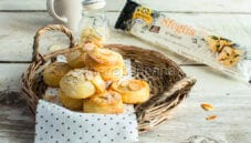 Girelle alle mandorle senza lattosio per l’ora del tè