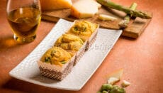 Muffins con fave e asparagi
