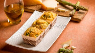 Muffins con fave e asparagi