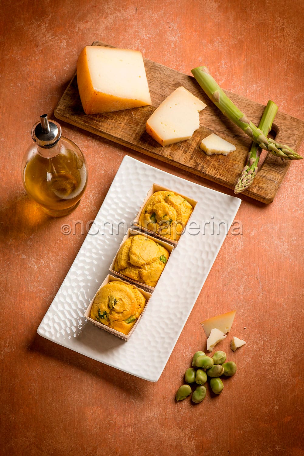 Muffins con fave e asparagi Muffins con fave e asparagi