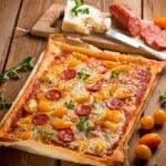 Una golosità? Pizza con zola, salamino e datterini