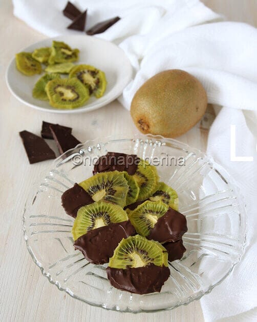 Chips di Kiwi essiccate al cioccolato fondente Chips di Kiwi essiccate al cioccolato fondente