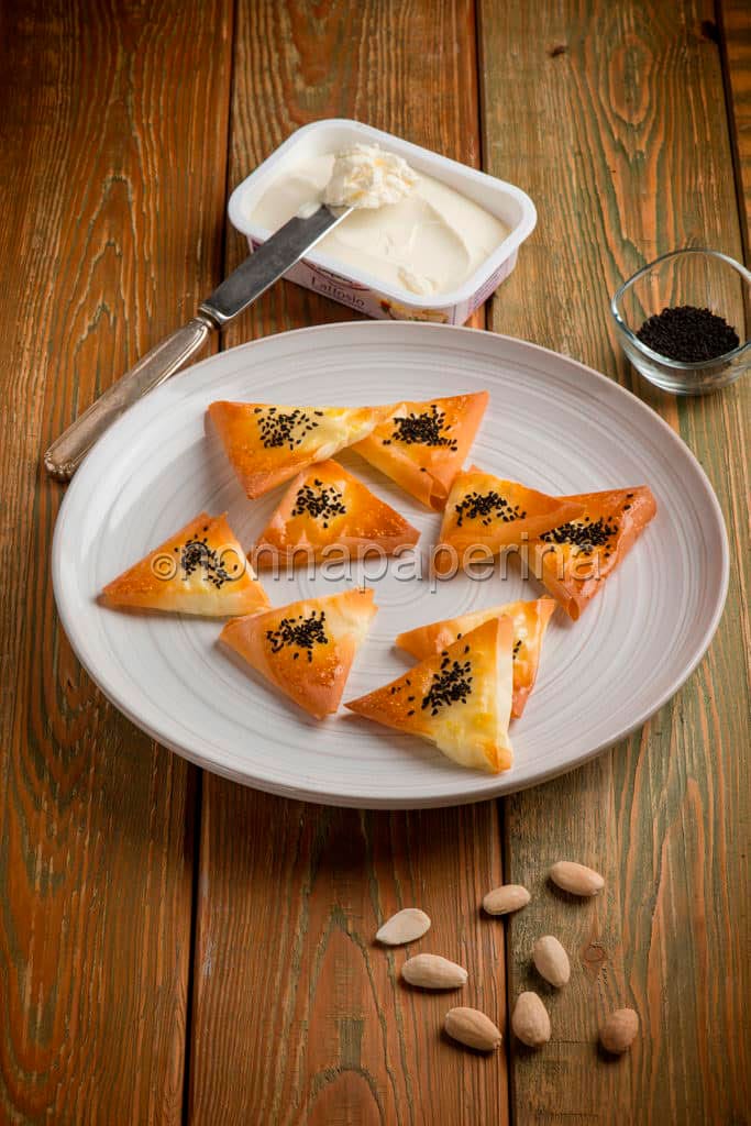 Fagottini di pasta fillo al sesamo Fagottini di pasta fillo al sesamo
