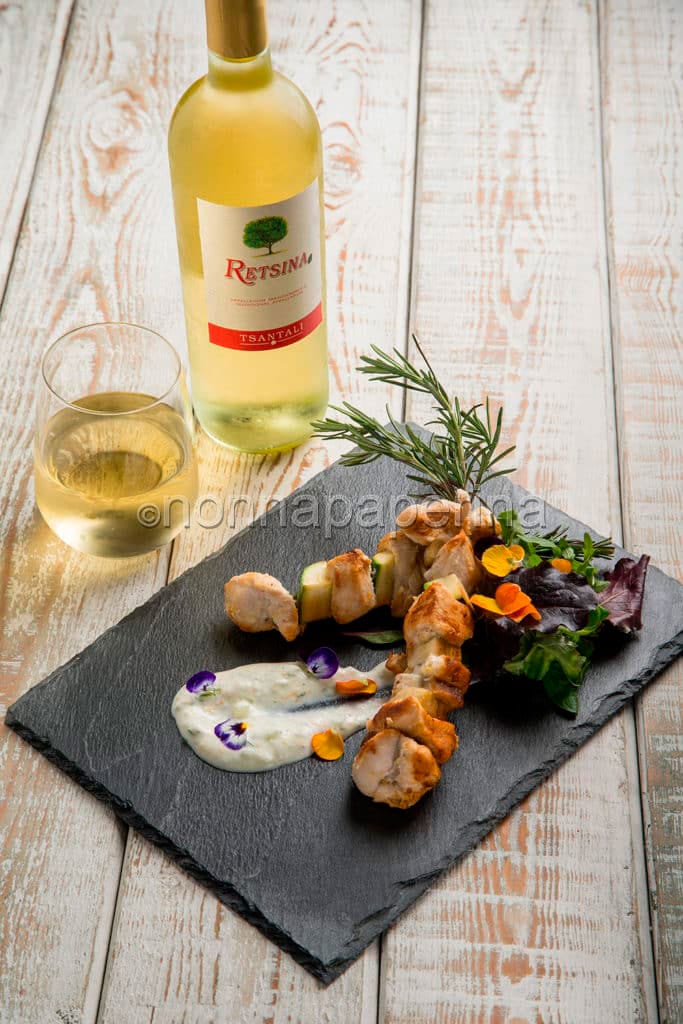 Spiedino di pollo marinato al limone e salsa tzatziki