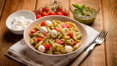 nsalata di pasta con mozzarelline