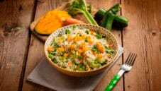 Esotica insalata di riso con mango e verdure Esotica insalata di riso con mango e verdure