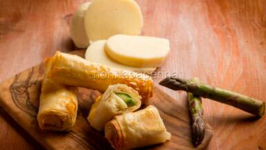 involtini di pasta fillo con asparagi