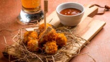 Rocher di uovo di quaglia e curcuma, un antipasto unico Rocher di uovo di quaglia e curcuma, un antipasto unico