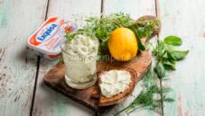 Salsa di formaggio cremoso alle erbe senza lattosio