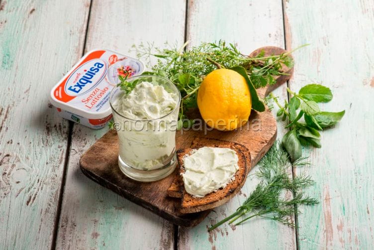 Salsa di formaggio cremoso alle erbe