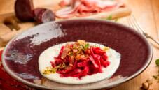 Sapori forti: tagliatelle rosse con pancetta e pecorino