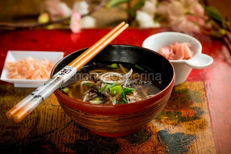 Sapori dal Giappone: Zuppa di soba con katsuobushi zuppa di soba con katsuobushi