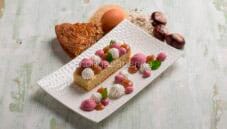 Monoporzione morbida con castagna, panna e ribes