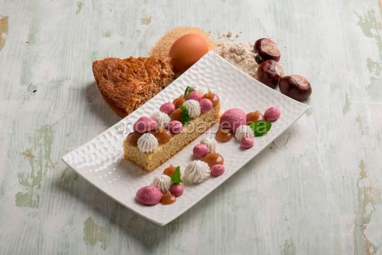 Monoporzione morbida con castagna, panna e ribes Monoporzione morbida con castagna