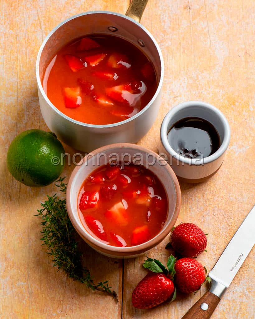 composta di fragole e timo composta di fragole e timo