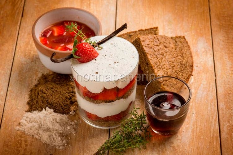 Verrina di panna e fragole al timo, una gioia per il palato Verrina di panna e fragole al timo