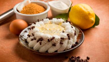 Torta di pan di spagna e crema pasticcera al fonio