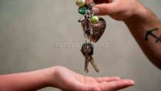 Allergia a chiavi e monete, il responsabile è il nichel Allergia a chiavi e monete, il responsabile è il nichel