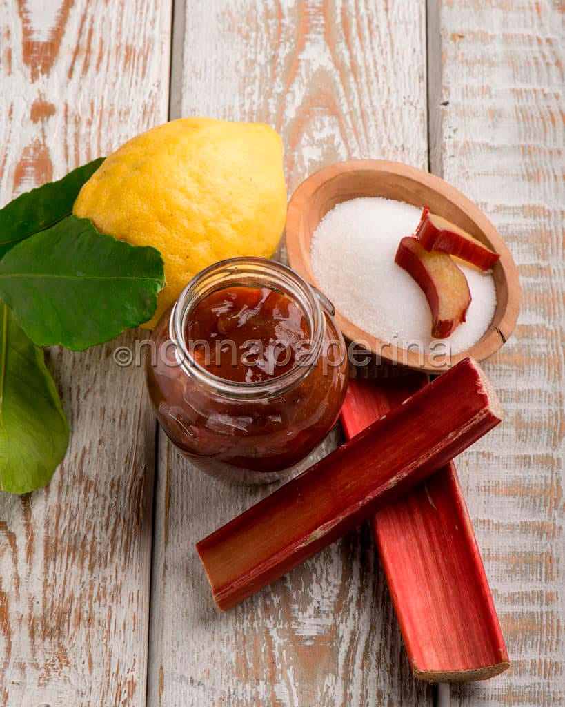 Confettura di rabarbaro