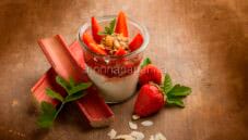 Coppa con yogurt e rabarbaro: dessert delizioso