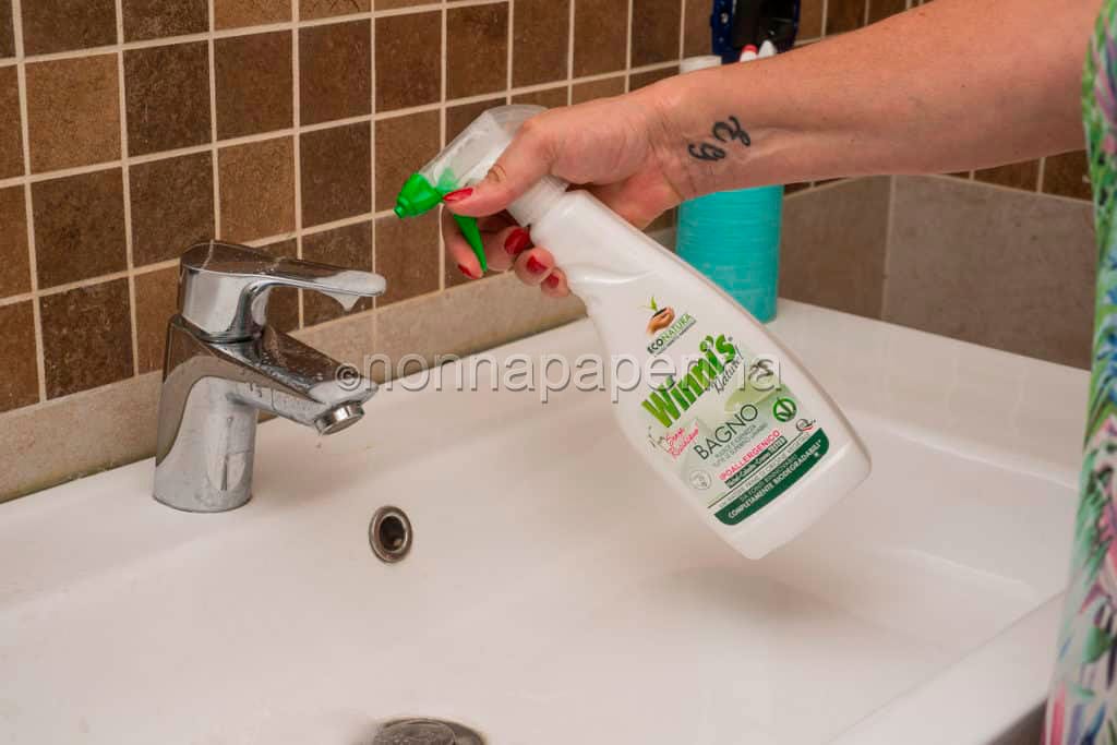 Prodotti per pulire casa e detersivi Prodotti per pulire casa e detersivi