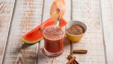 Dissetante frullato di noni, anguria e cannella