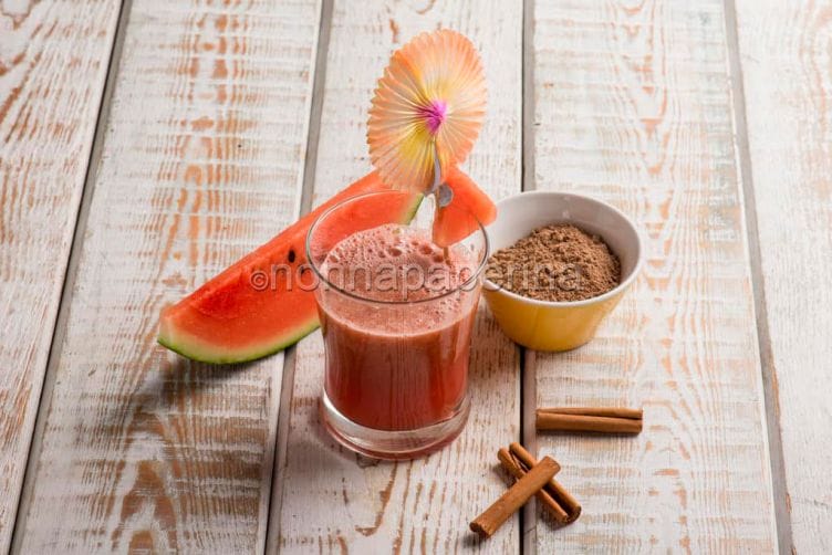 Dissetante frullato di noni, anguria e cannella frullato di noni