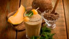 Esotico frullato di noni, melone, cocco e menta Esotico frullato di noni, melone, cocco e menta