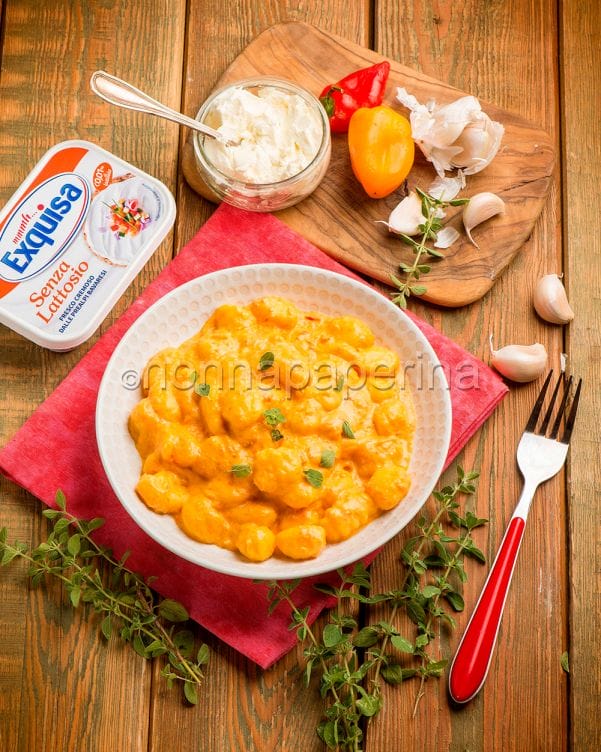 gnocchi alla crema di peperoni e formaggio