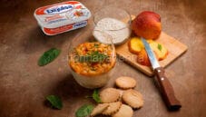 Cheesecake con tartare di pesche : un dolce al cucchiaio