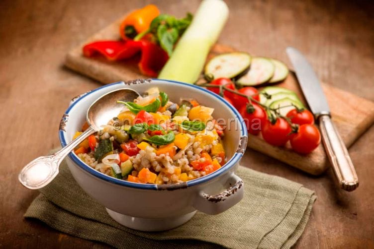 paella vegana con grano saraceno